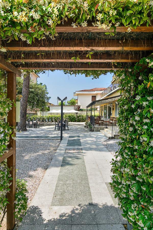 מרינה די פיאטרסנטה Hotel Apuana מראה חיצוני תמונה