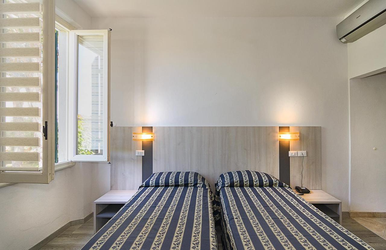 מרינה די פיאטרסנטה Hotel Apuana מראה חיצוני תמונה