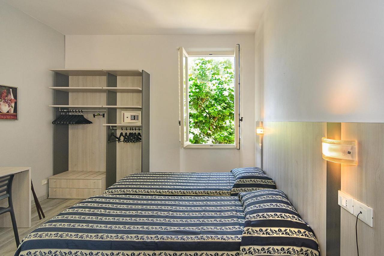 מרינה די פיאטרסנטה Hotel Apuana מראה חיצוני תמונה