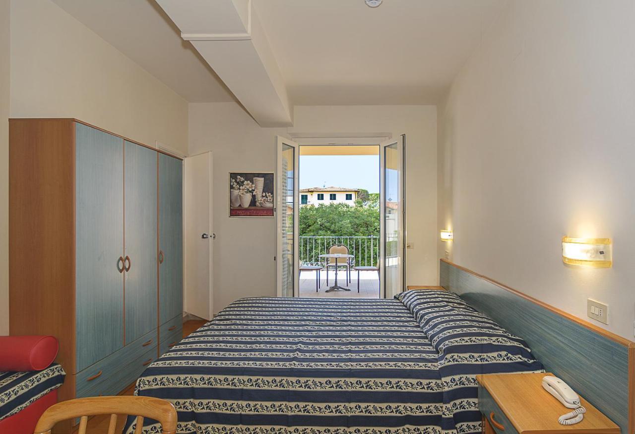 מרינה די פיאטרסנטה Hotel Apuana מראה חיצוני תמונה