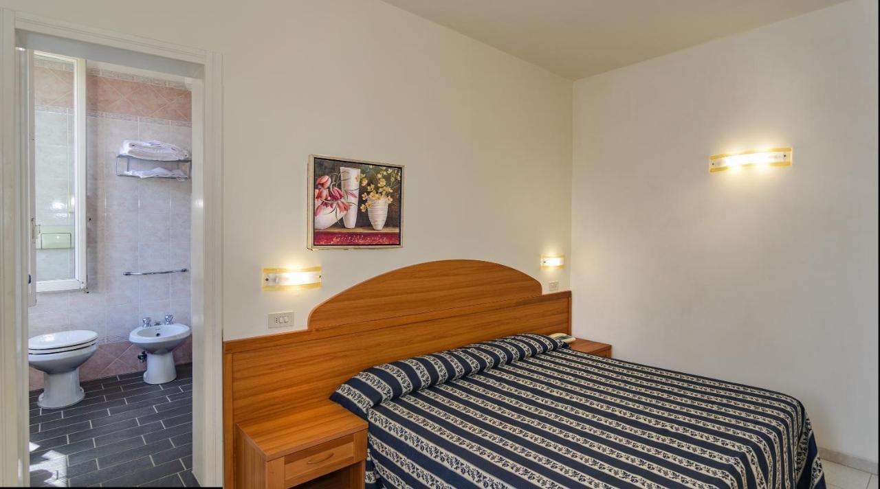 מרינה די פיאטרסנטה Hotel Apuana מראה חיצוני תמונה