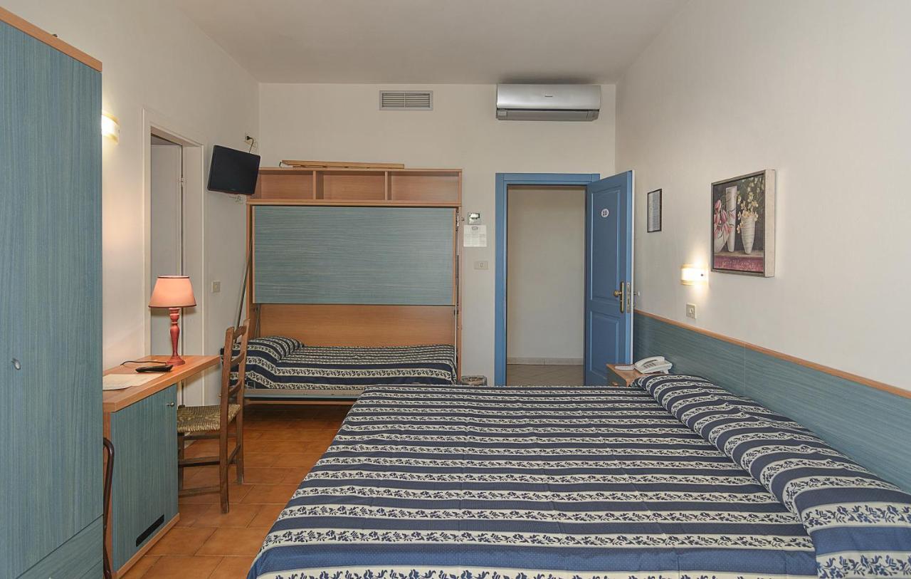 מרינה די פיאטרסנטה Hotel Apuana מראה חיצוני תמונה
