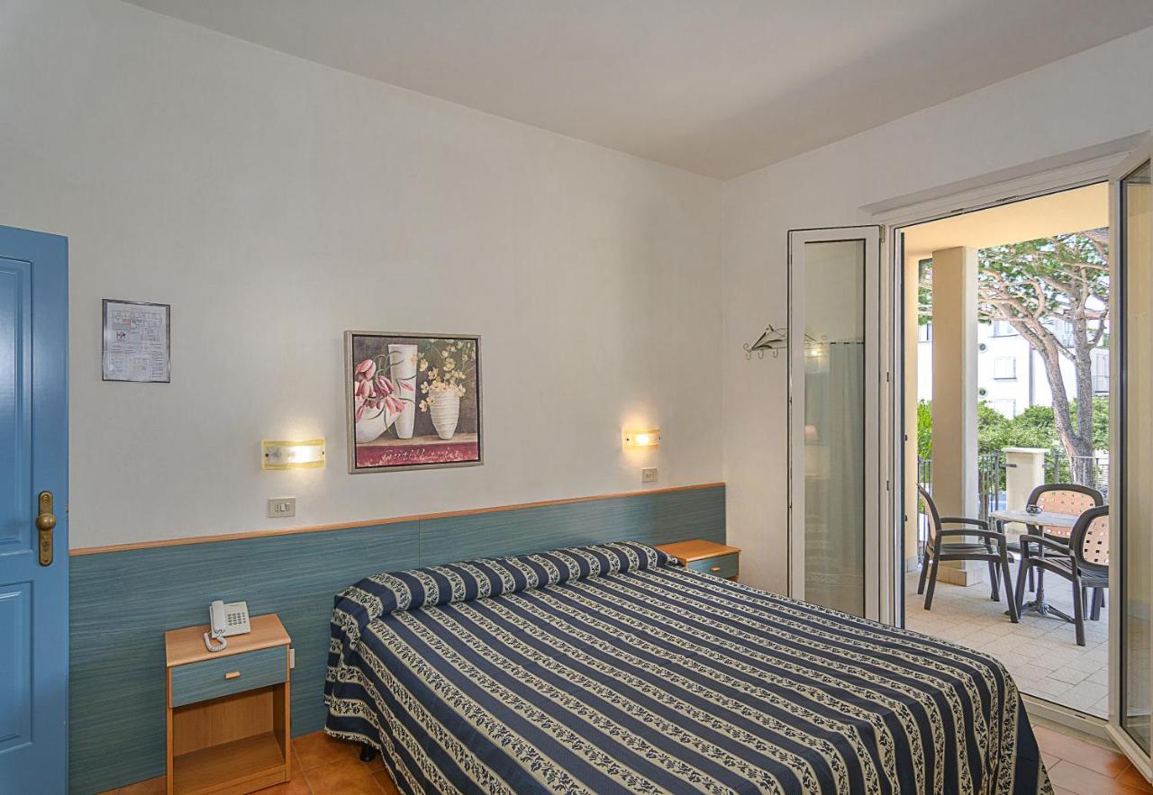 מרינה די פיאטרסנטה Hotel Apuana מראה חיצוני תמונה