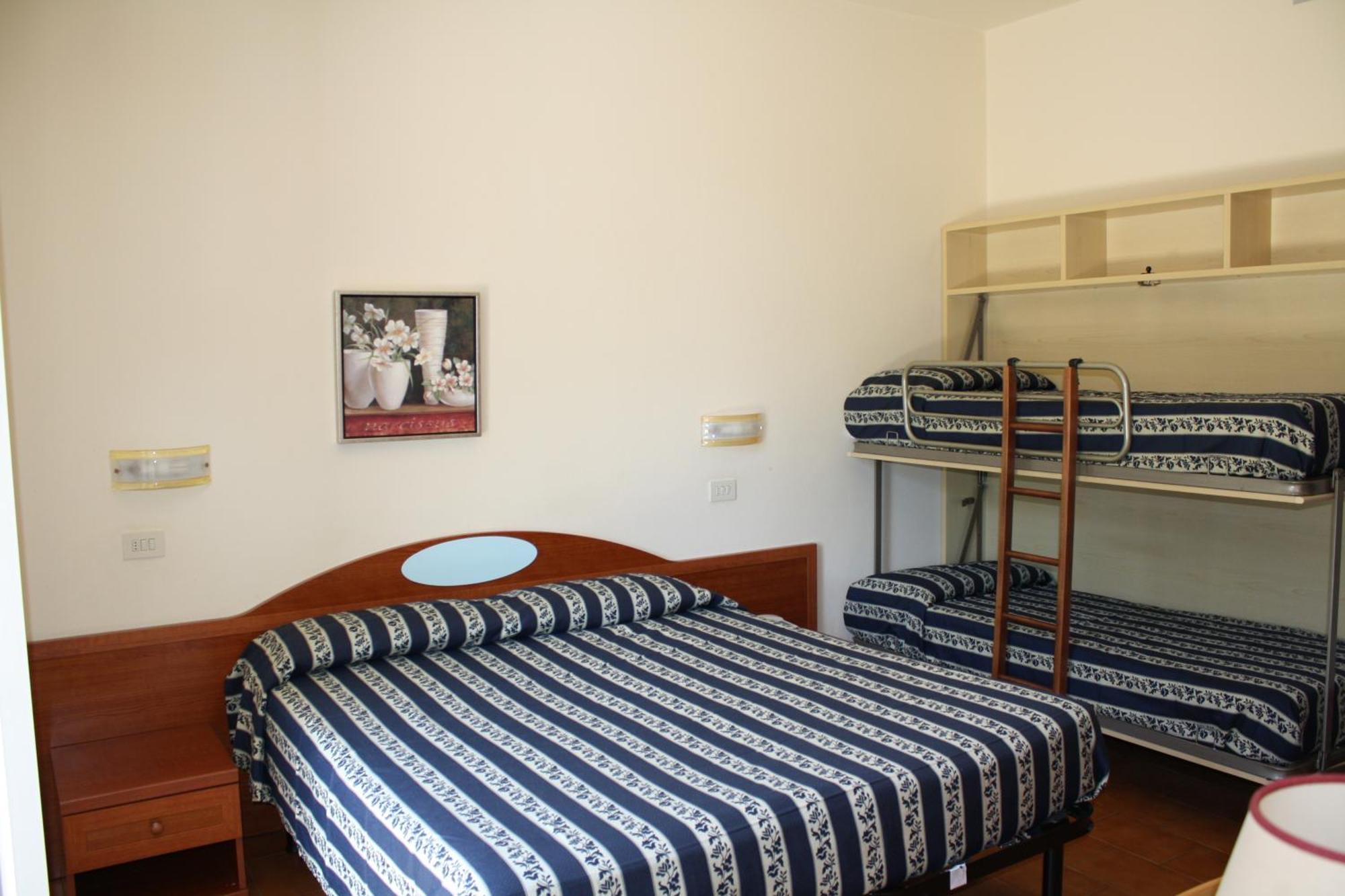 מרינה די פיאטרסנטה Hotel Apuana חדר תמונה