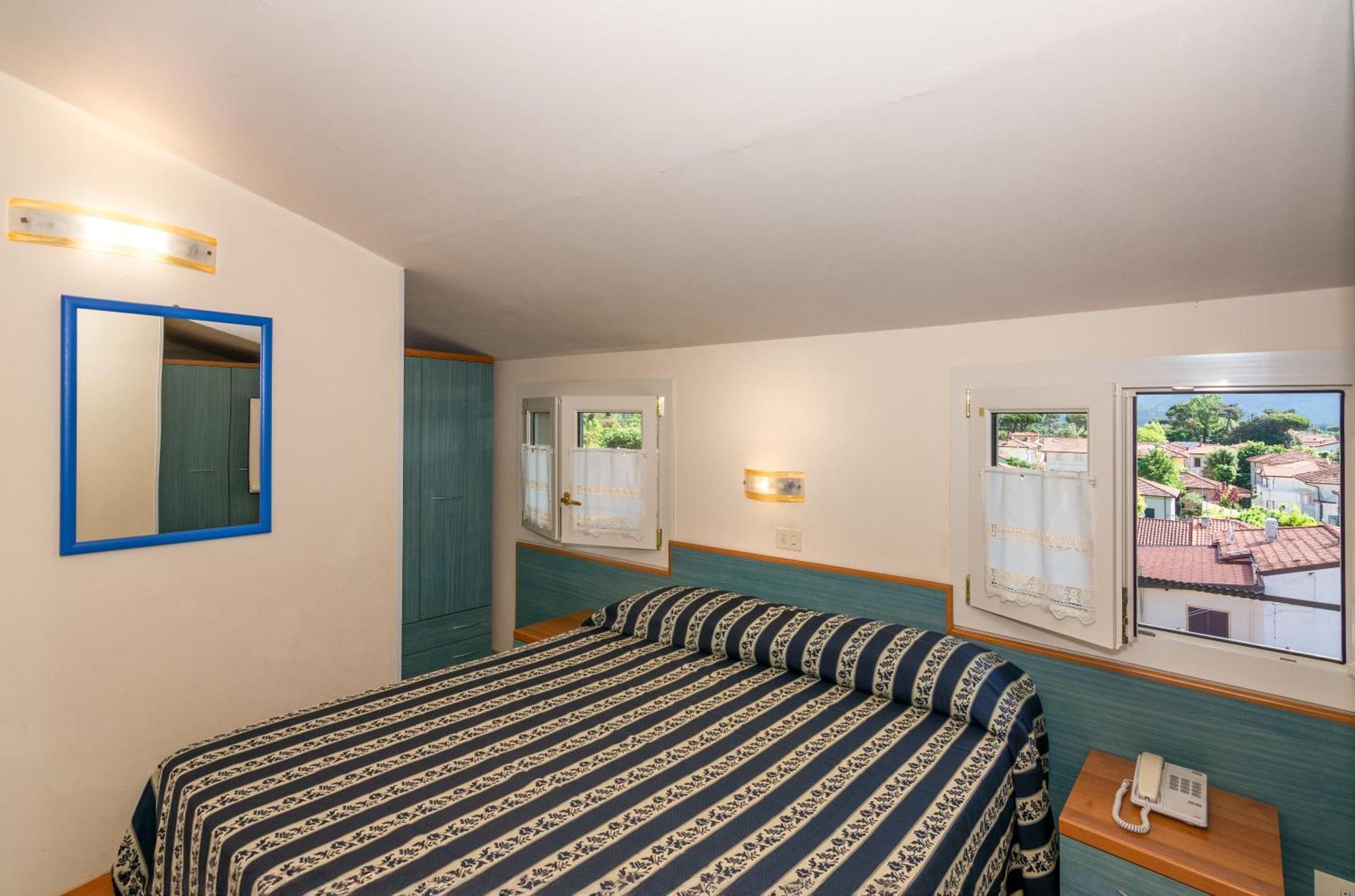 מרינה די פיאטרסנטה Hotel Apuana מראה חיצוני תמונה