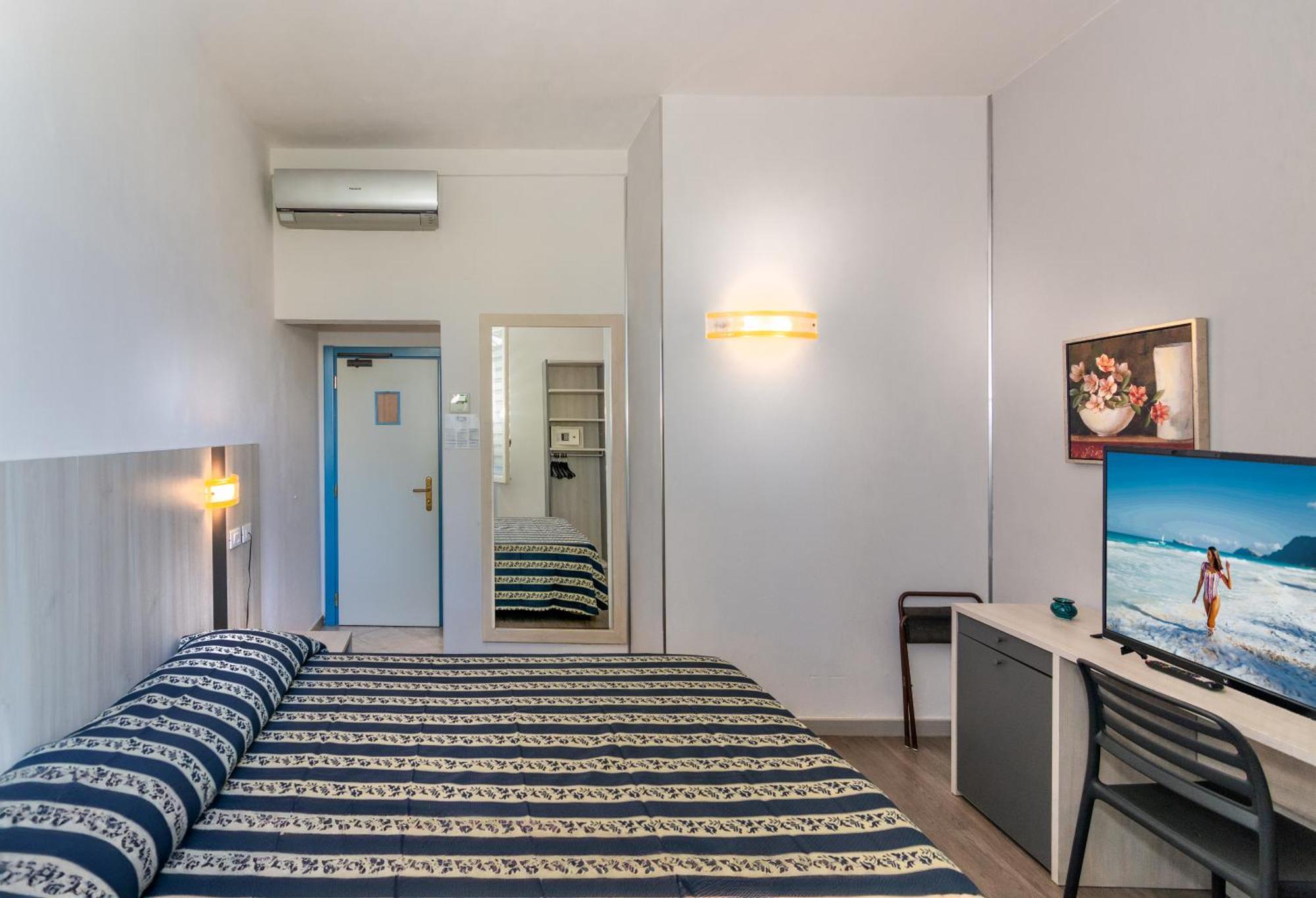 מרינה די פיאטרסנטה Hotel Apuana מראה חיצוני תמונה