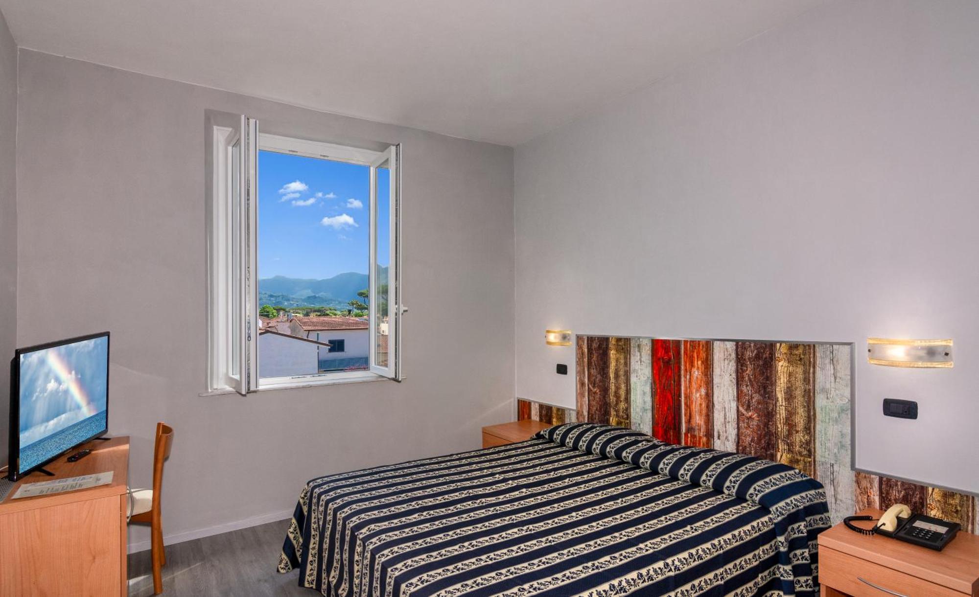 מרינה די פיאטרסנטה Hotel Apuana מראה חיצוני תמונה