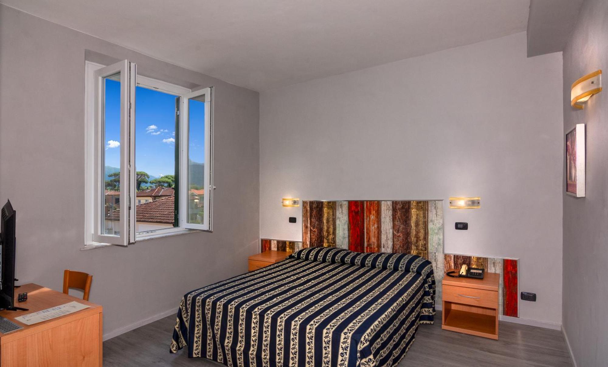 מרינה די פיאטרסנטה Hotel Apuana מראה חיצוני תמונה