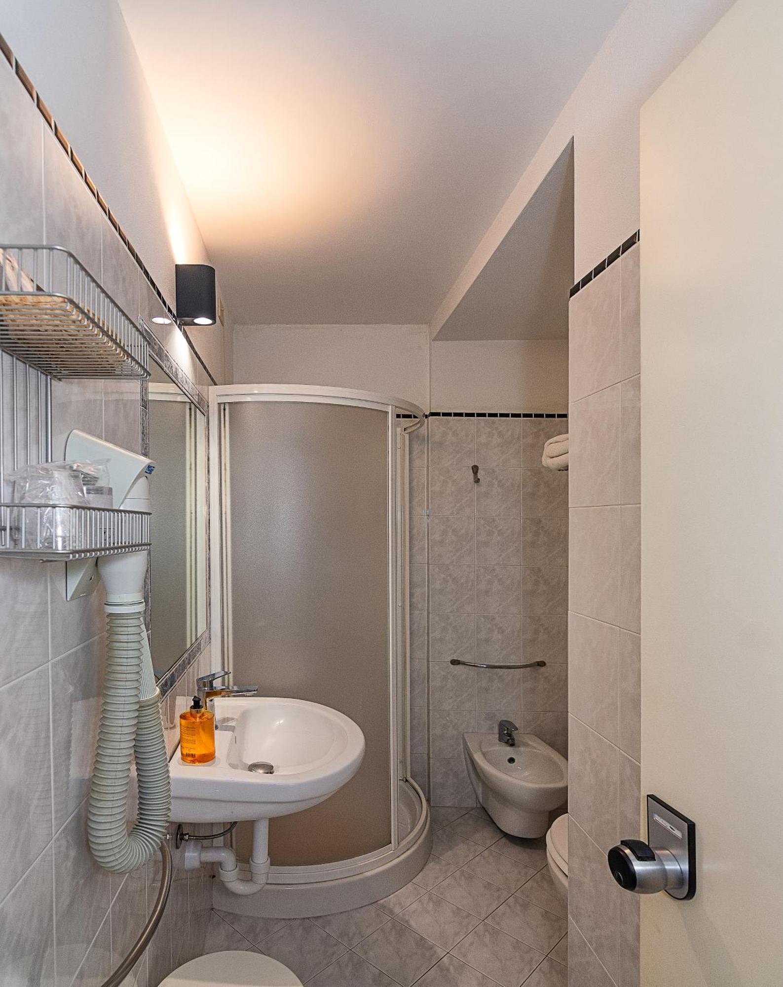 מרינה די פיאטרסנטה Hotel Apuana מראה חיצוני תמונה