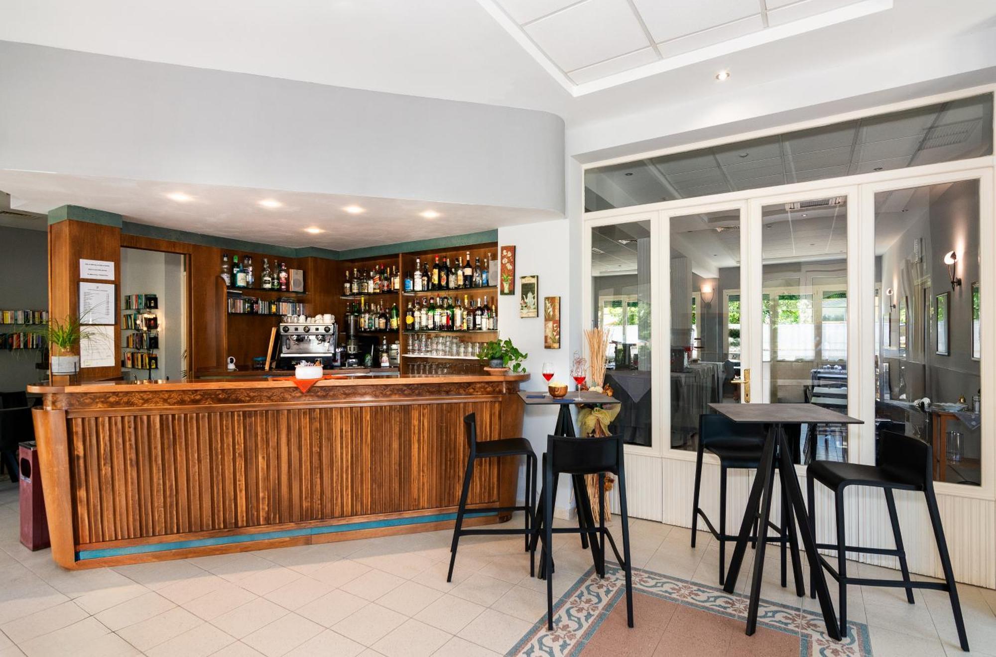 מרינה די פיאטרסנטה Hotel Apuana מראה חיצוני תמונה