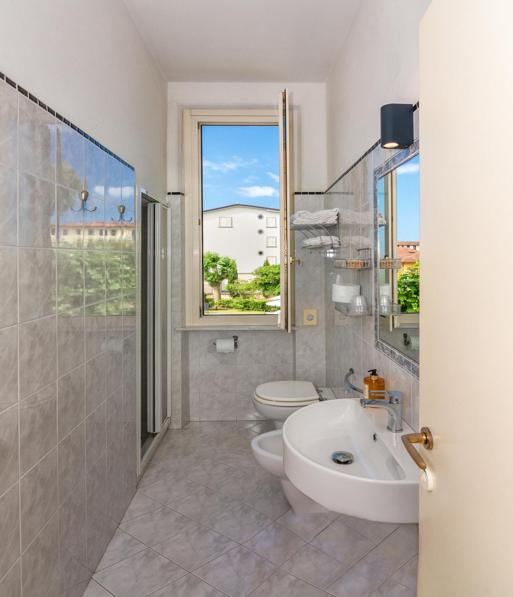 מרינה די פיאטרסנטה Hotel Apuana מראה חיצוני תמונה