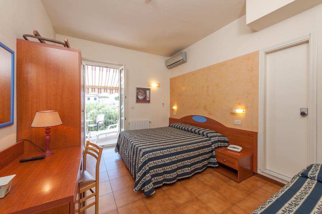 מרינה די פיאטרסנטה Hotel Apuana מראה חיצוני תמונה